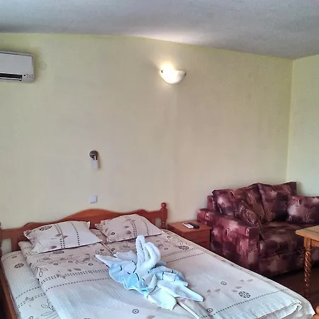 ゲスト ハウス ディアマント 2*