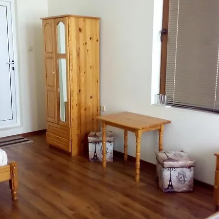 ゲスト ハウス ディアマント 2*