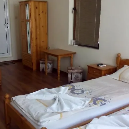 ゲストハウス ゲスト ハウス ディアマント 2*