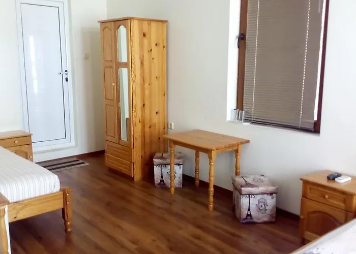 ゲスト ハウス ディアマント 2*